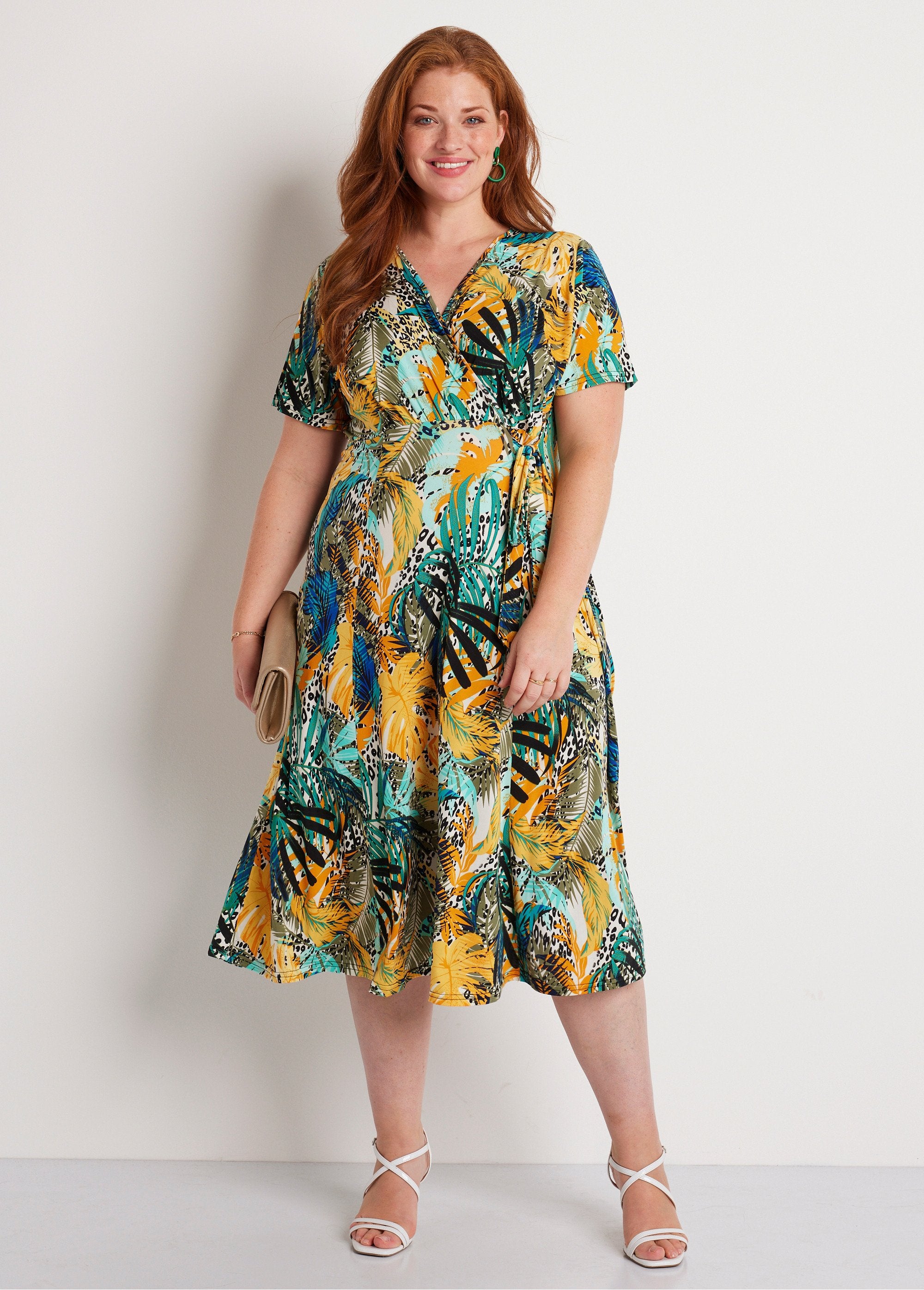 Vestido_corto_cruzado_de_flores_y_piel_animal_Verde_y_amarillo_FA1_curvy