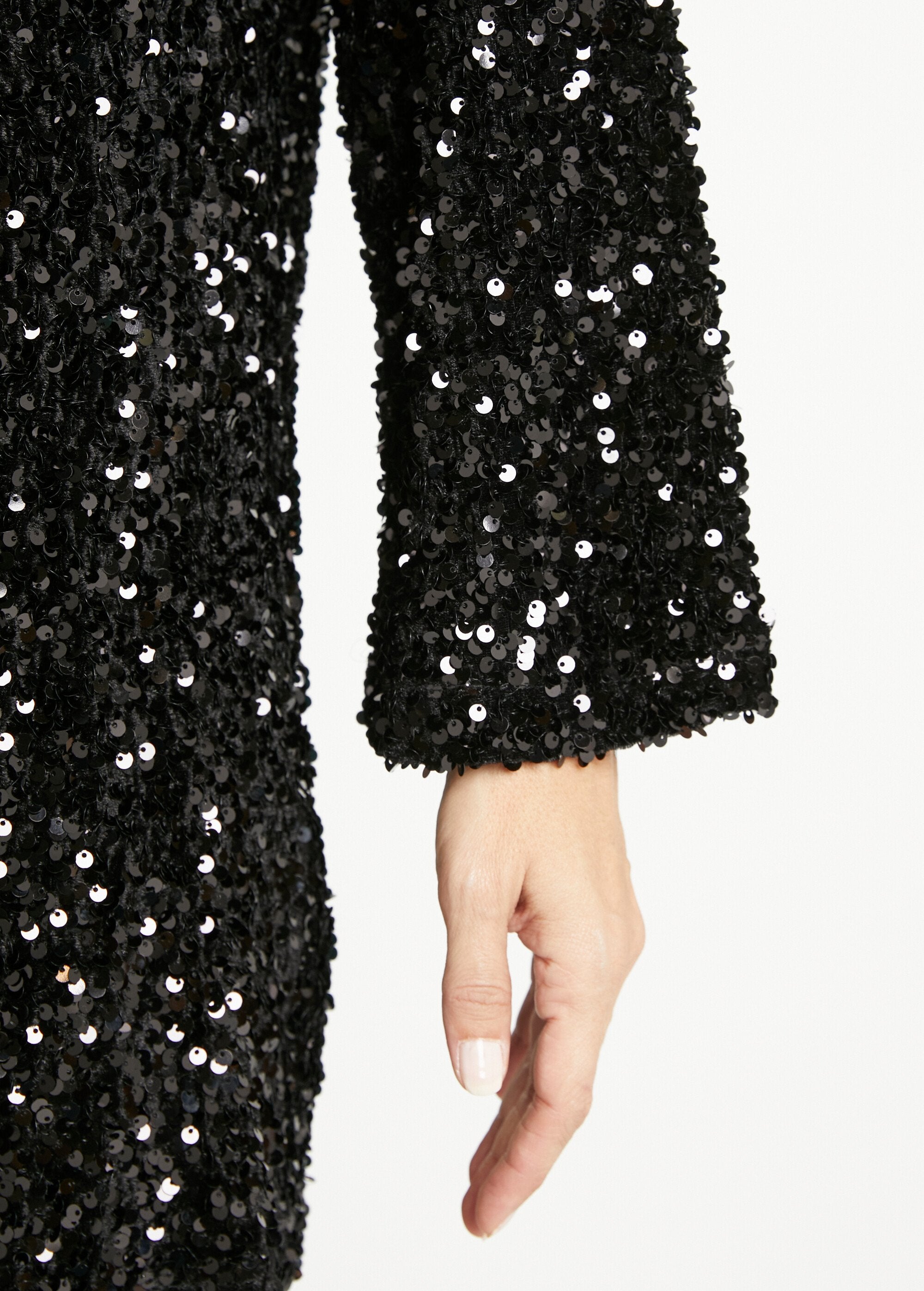Vestido_corto_de_lentejuelas_con_mangas_largas_Negro_DE2_slim