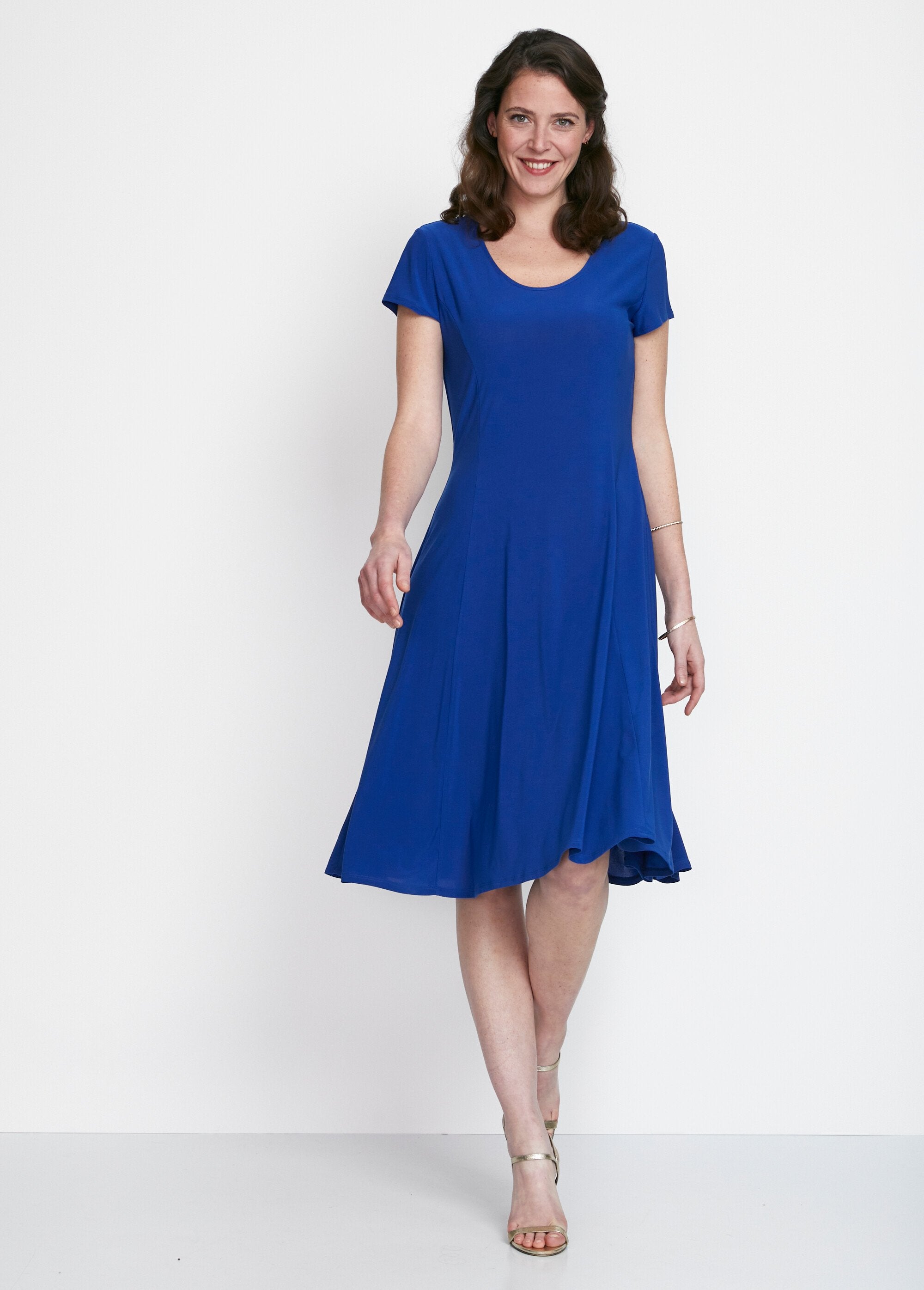 Vestido_corto_evasé_curvado_Azul_FA2_slim