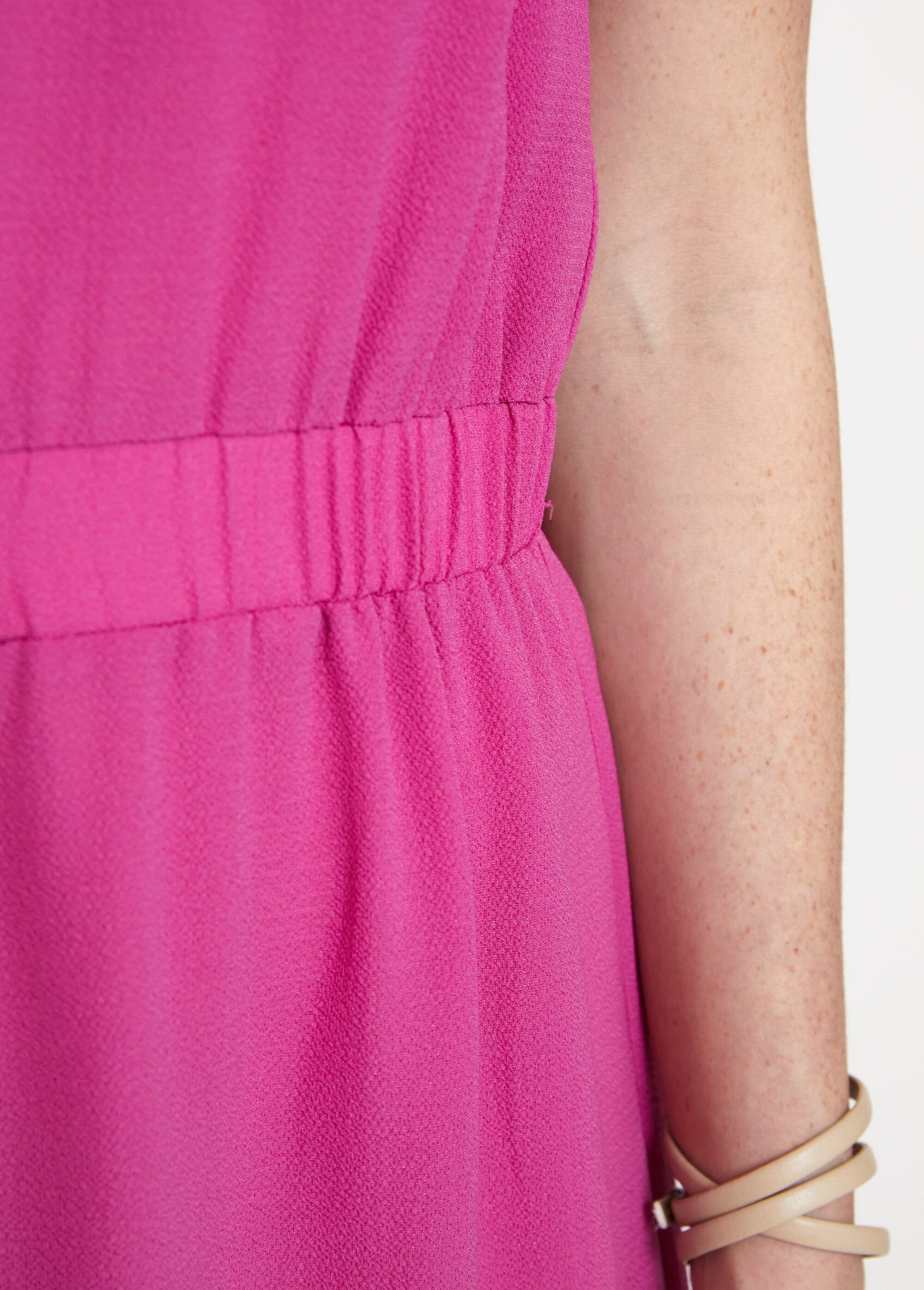 Vestido_recto_corto_con_cintura_elástica_fucsia_liso_DE4_slim