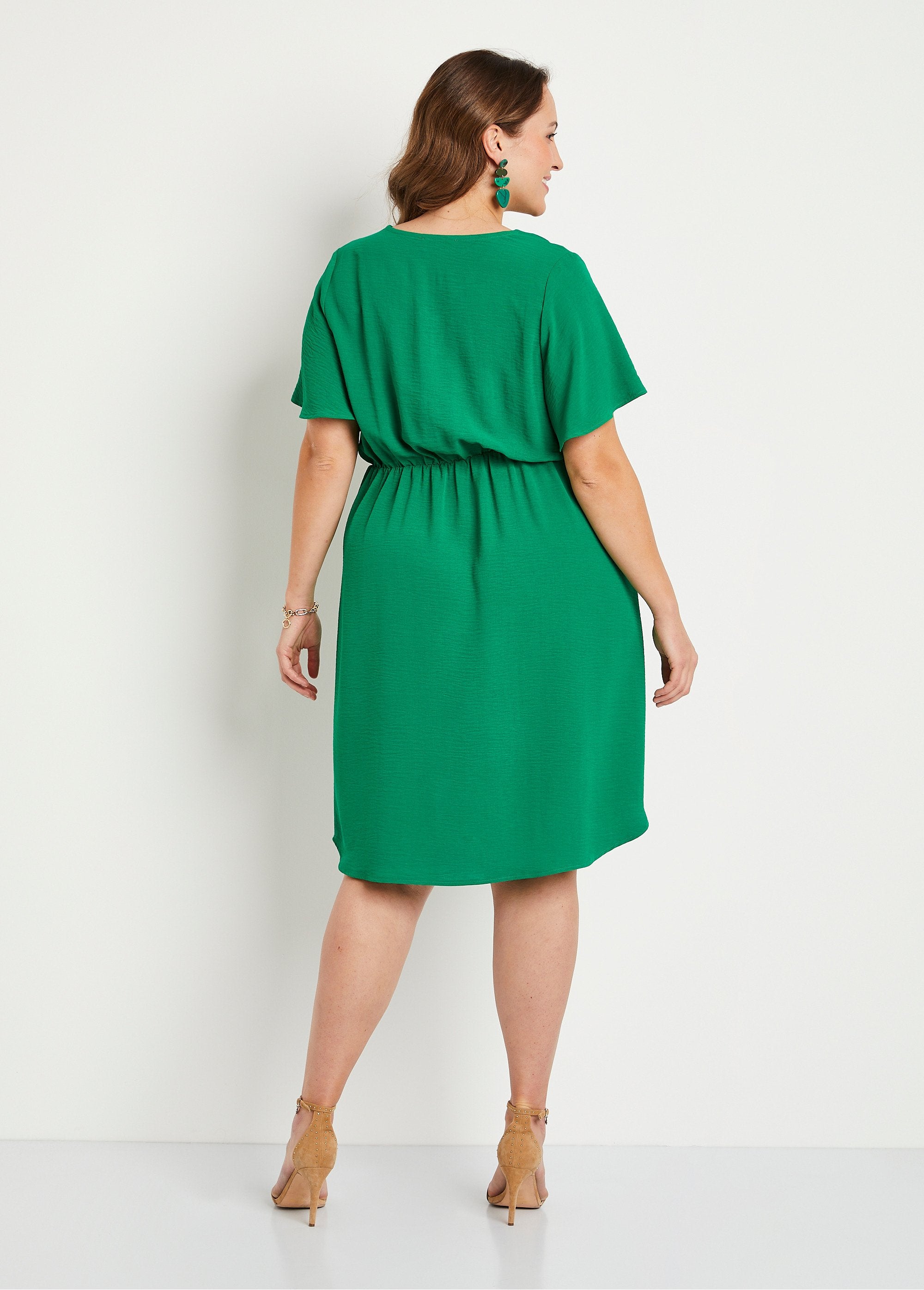 Vestido_corto_liso_evasé_Verde_DO1_curvy