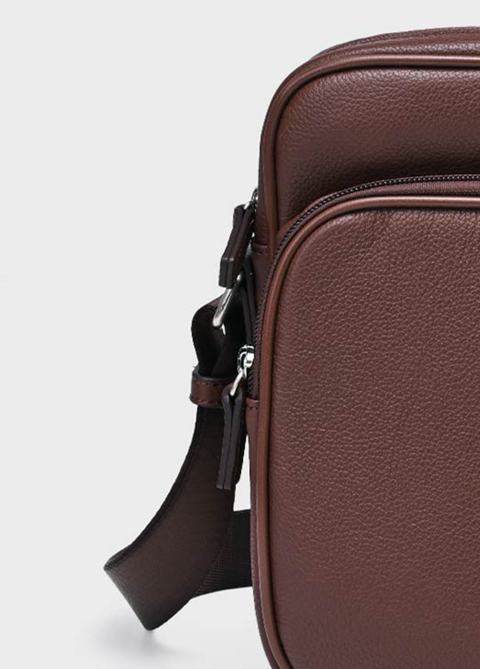 Elegante_bolso_multibolsillos_de_piel_Chocolate_DE1_slim