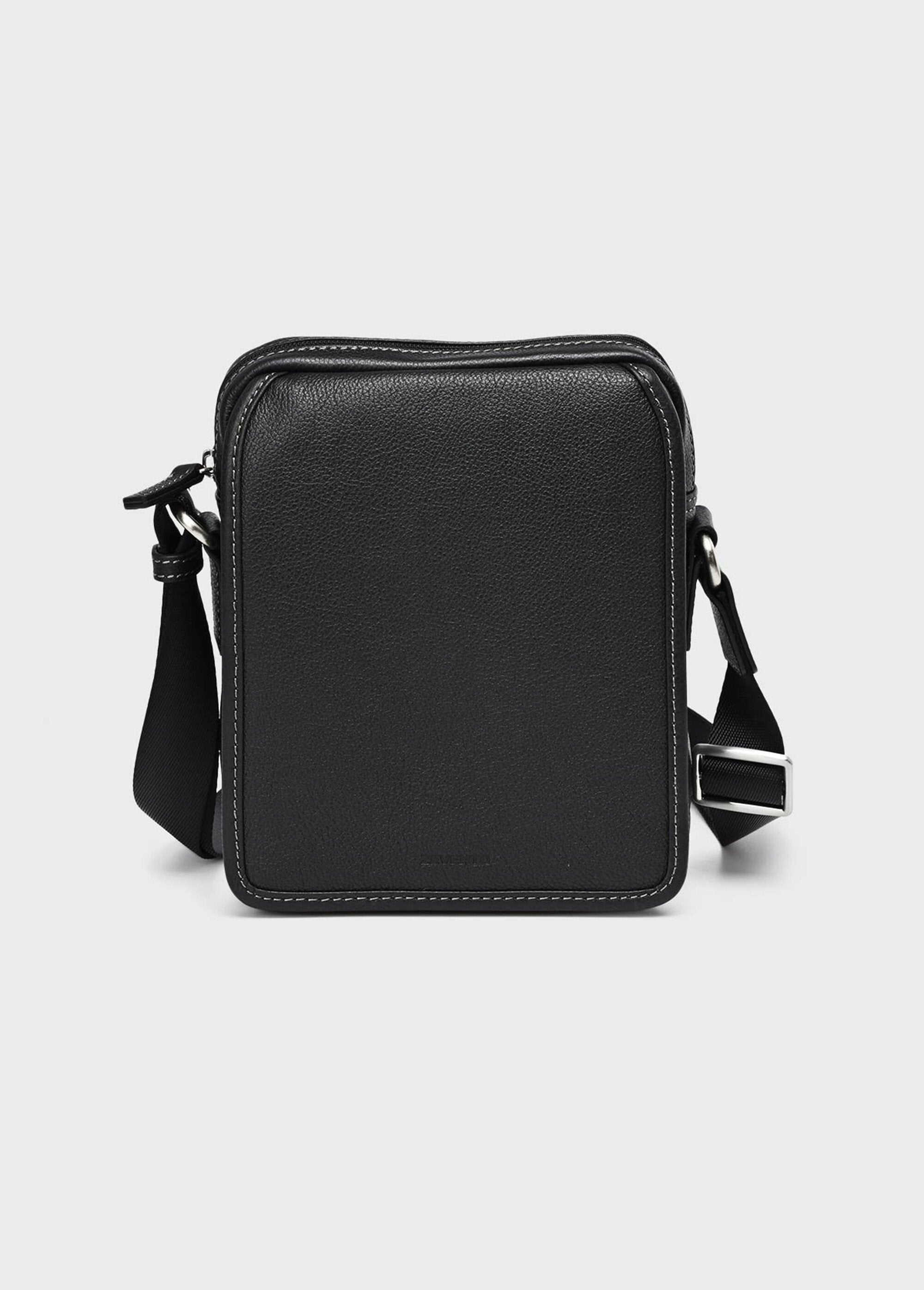 Bolso_masculino_de_piel_con_solapa_Noir_FA1_slim