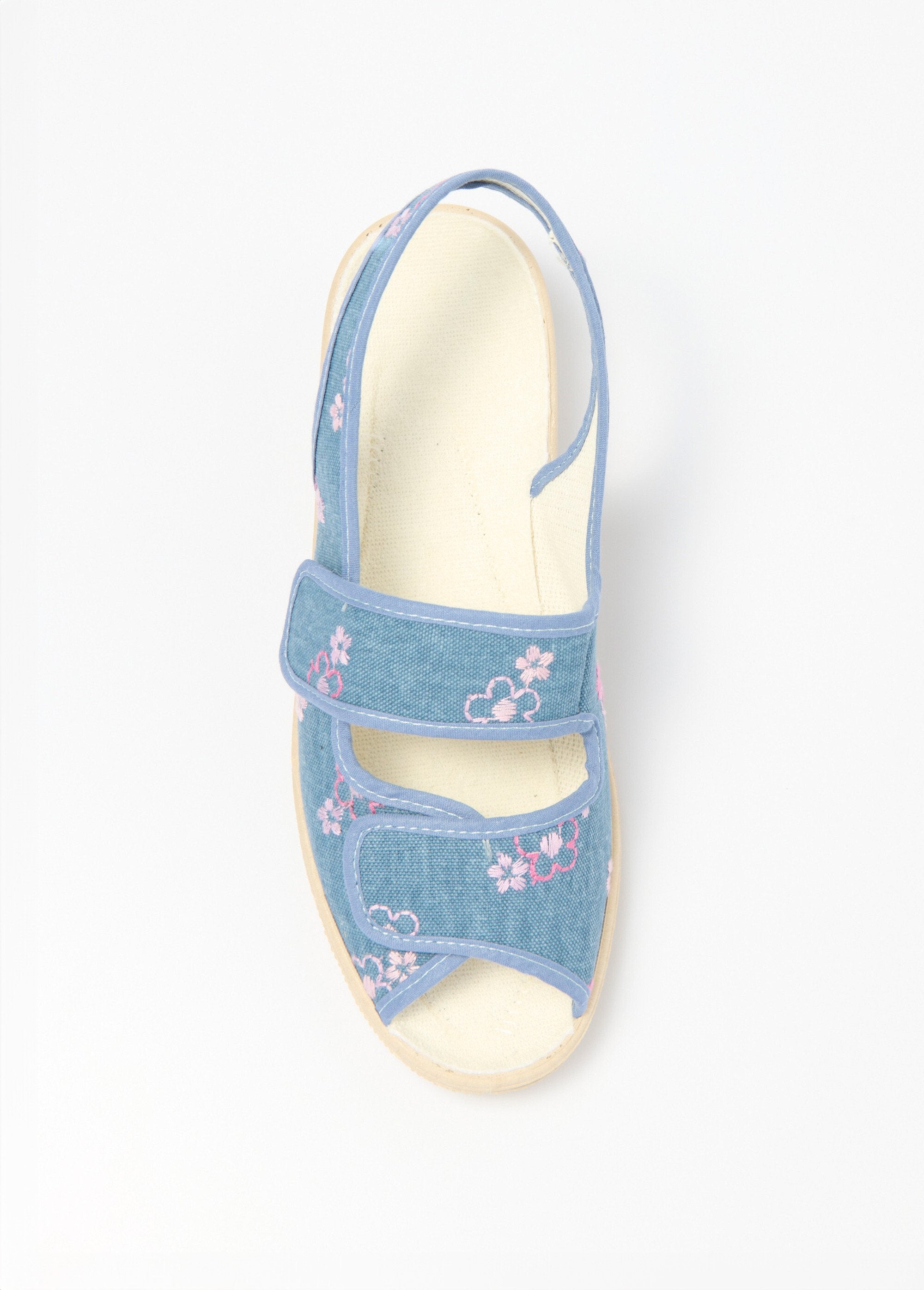 Cómodas_sandalias_de_cuña_bordadas_con_velcro_Vaqueros_OV1_slim