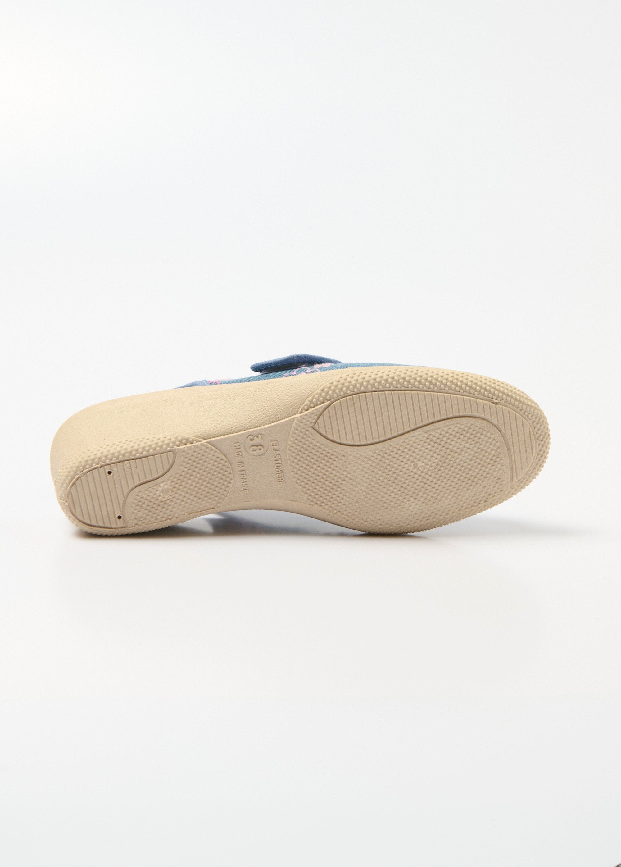 Cómodas_sandalias_de_cuña_bordadas_con_velcro_Vaqueros_UN1_slim