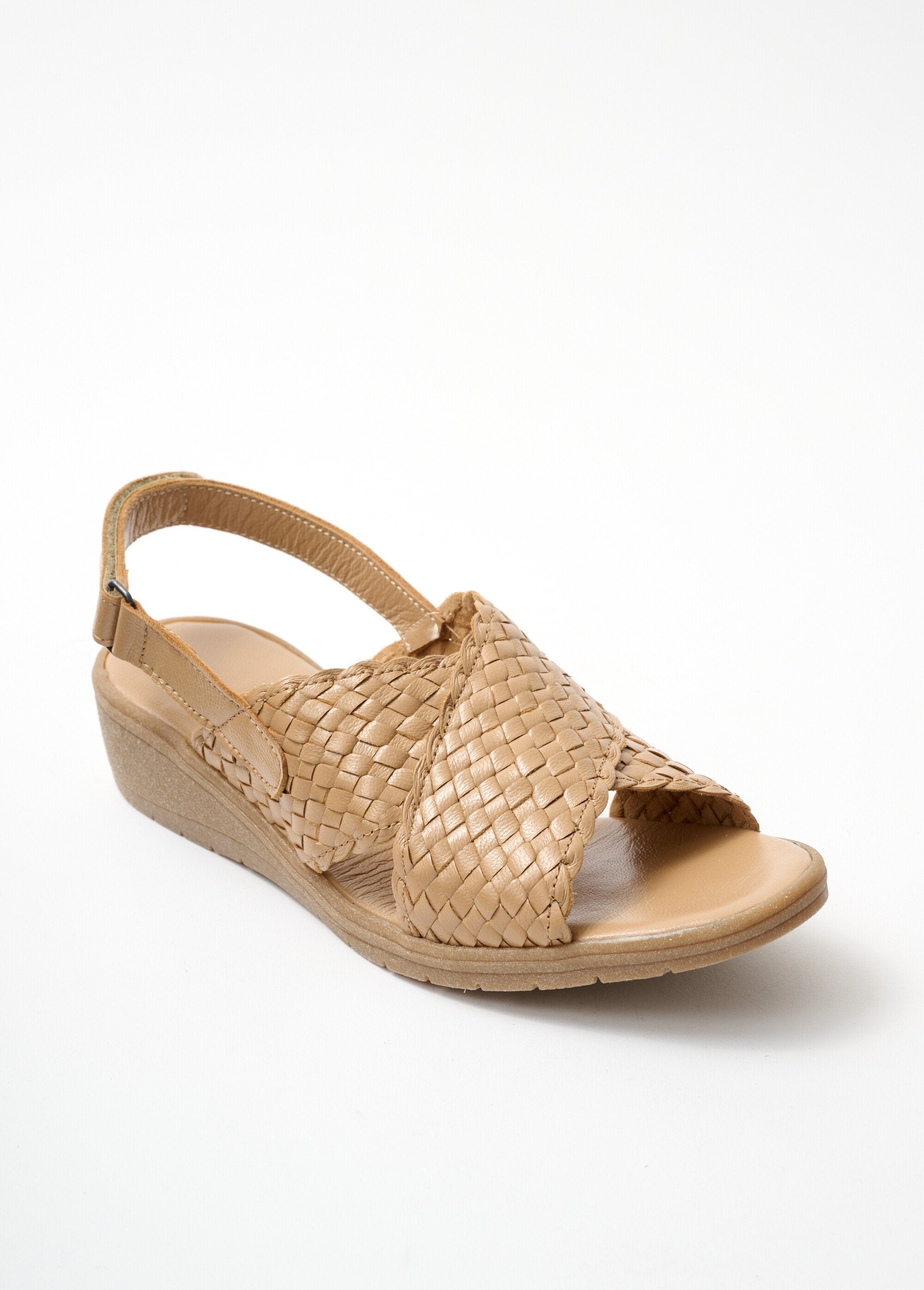 Sandalias_piel_trenzada_ancho_confort_camello_FA1_slim