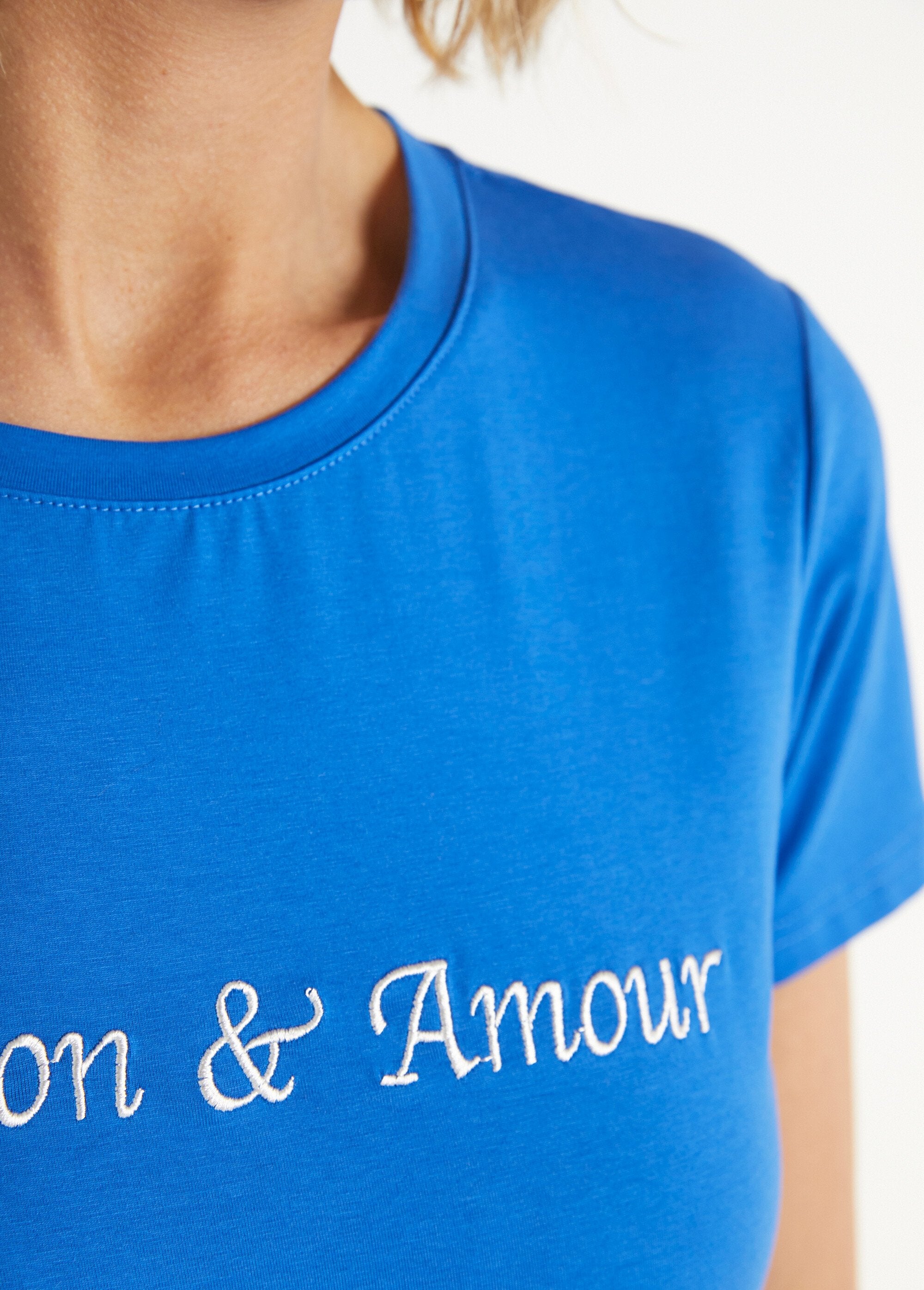 Camiseta_con_mensaje_de_manga_corta_Azul_DE2_slim