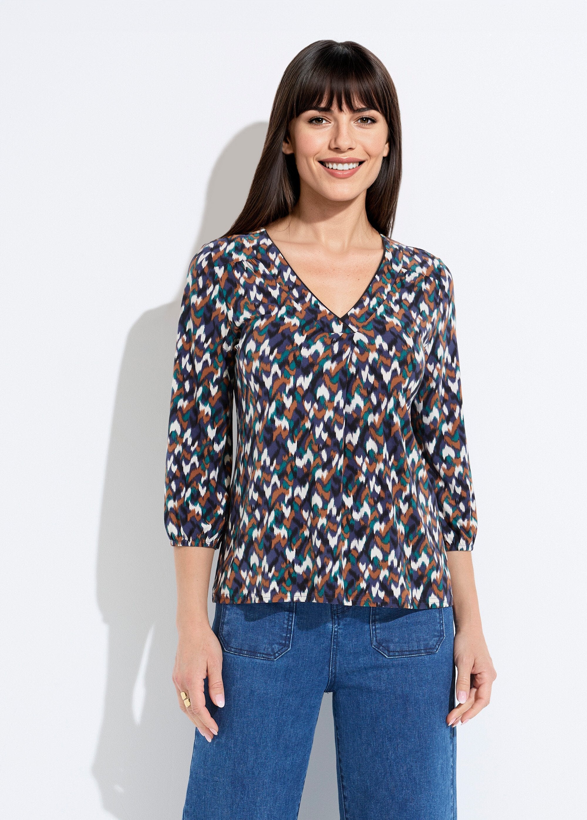 Camiseta_holgada_de_cuello_en_V_con_mangas_3/4_y_estampado_gráfico_azul_marino_y_verde_FA1_slim