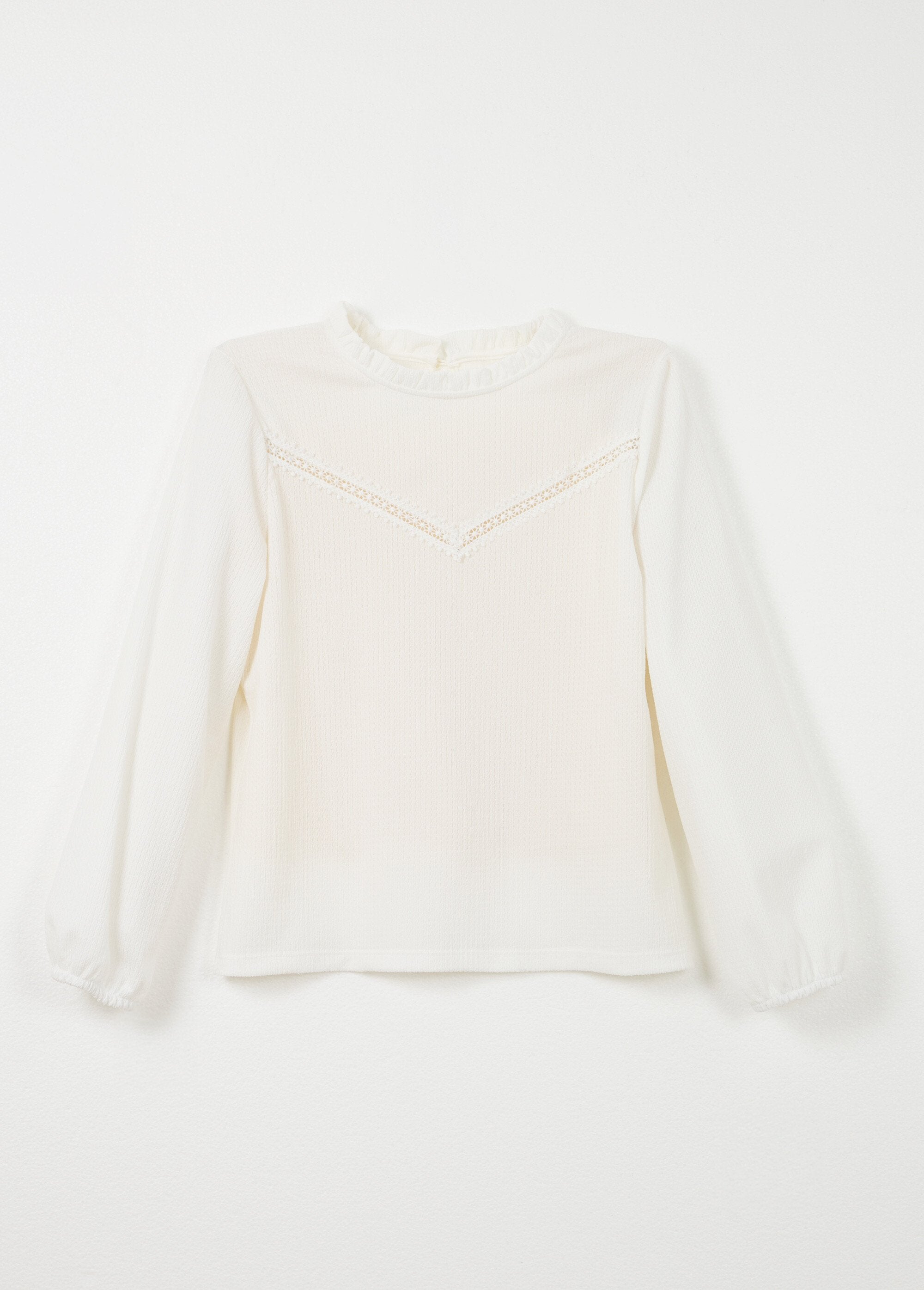 Camiseta_blanca_con_cuello_con_volantes_y_punto_gofre_Blanco,_Blanca_AP1_slim
