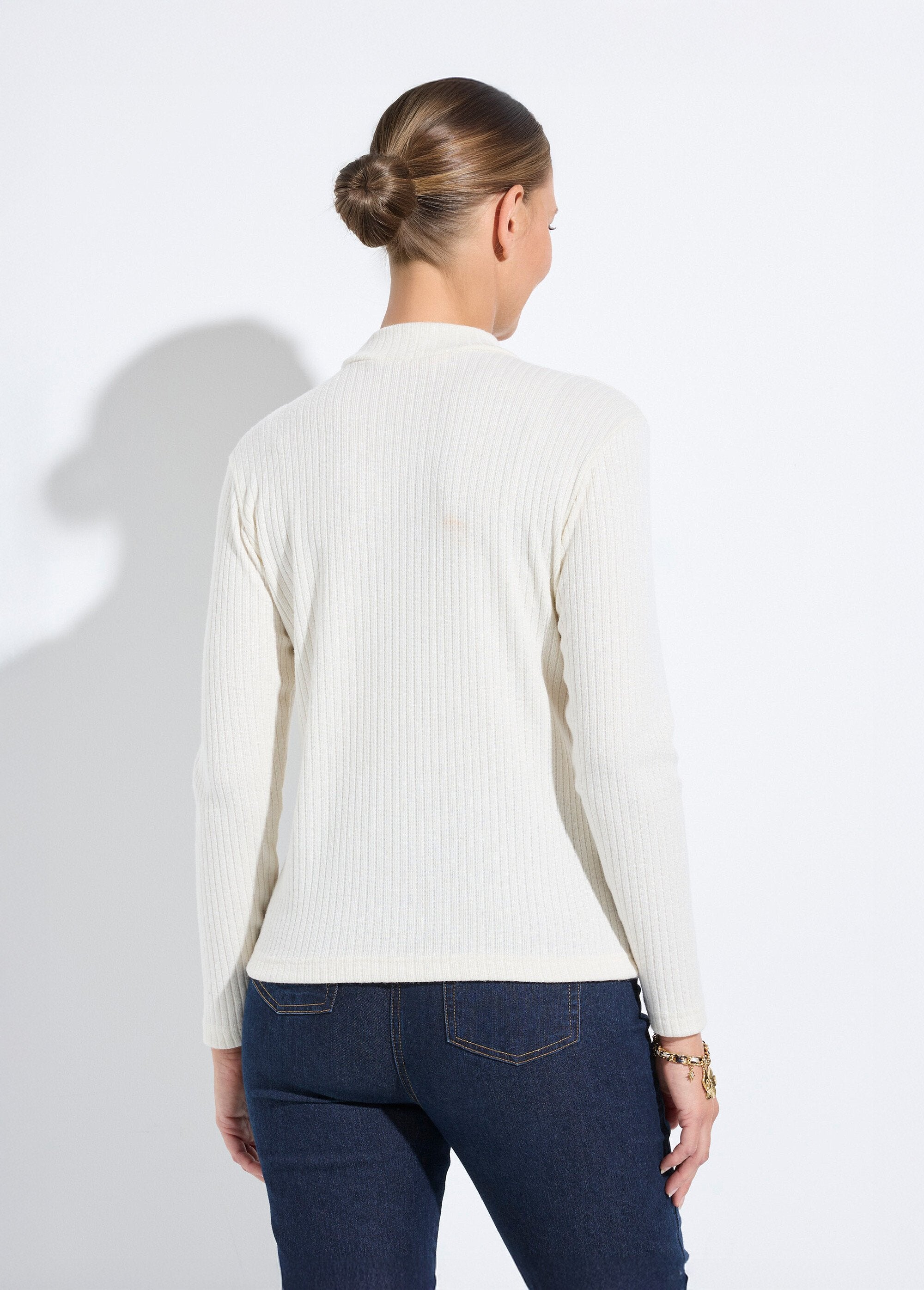 Camiseta_de_cuello_alto_y_manga_larga_de_punto_acanalado_Crudo_DO1_slim