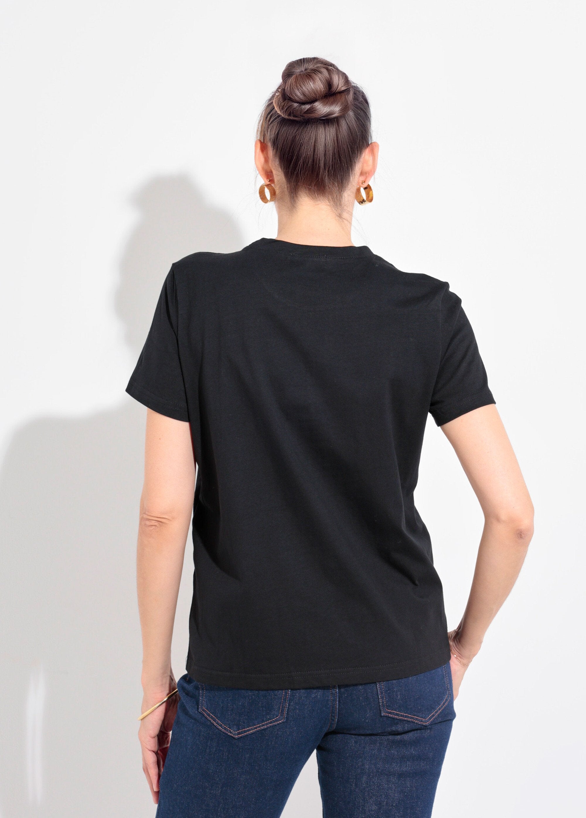Camiseta_de_cuello_redondo_con_bordado_metalizado_Madame_Negro_DO1_slim