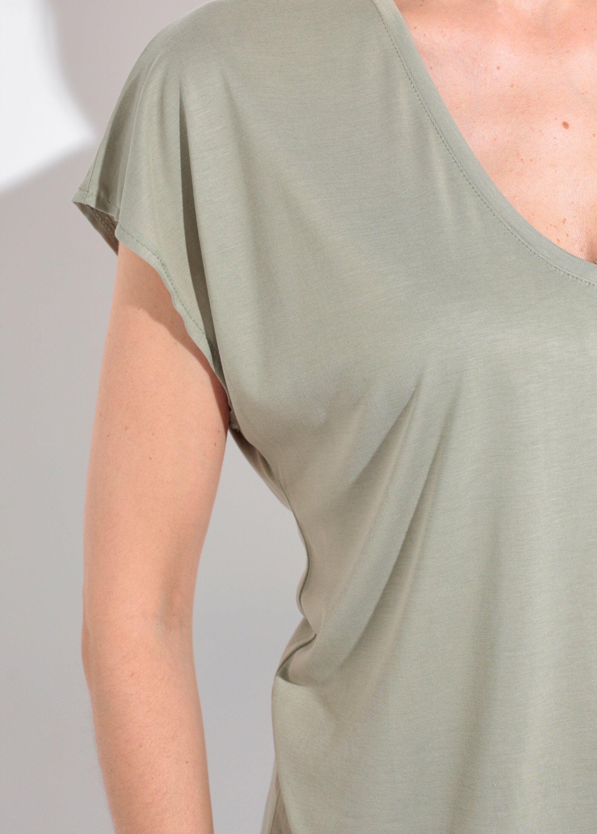 Camiseta_holgada_de_manga_corta_Caqui_claro_DE2_slim