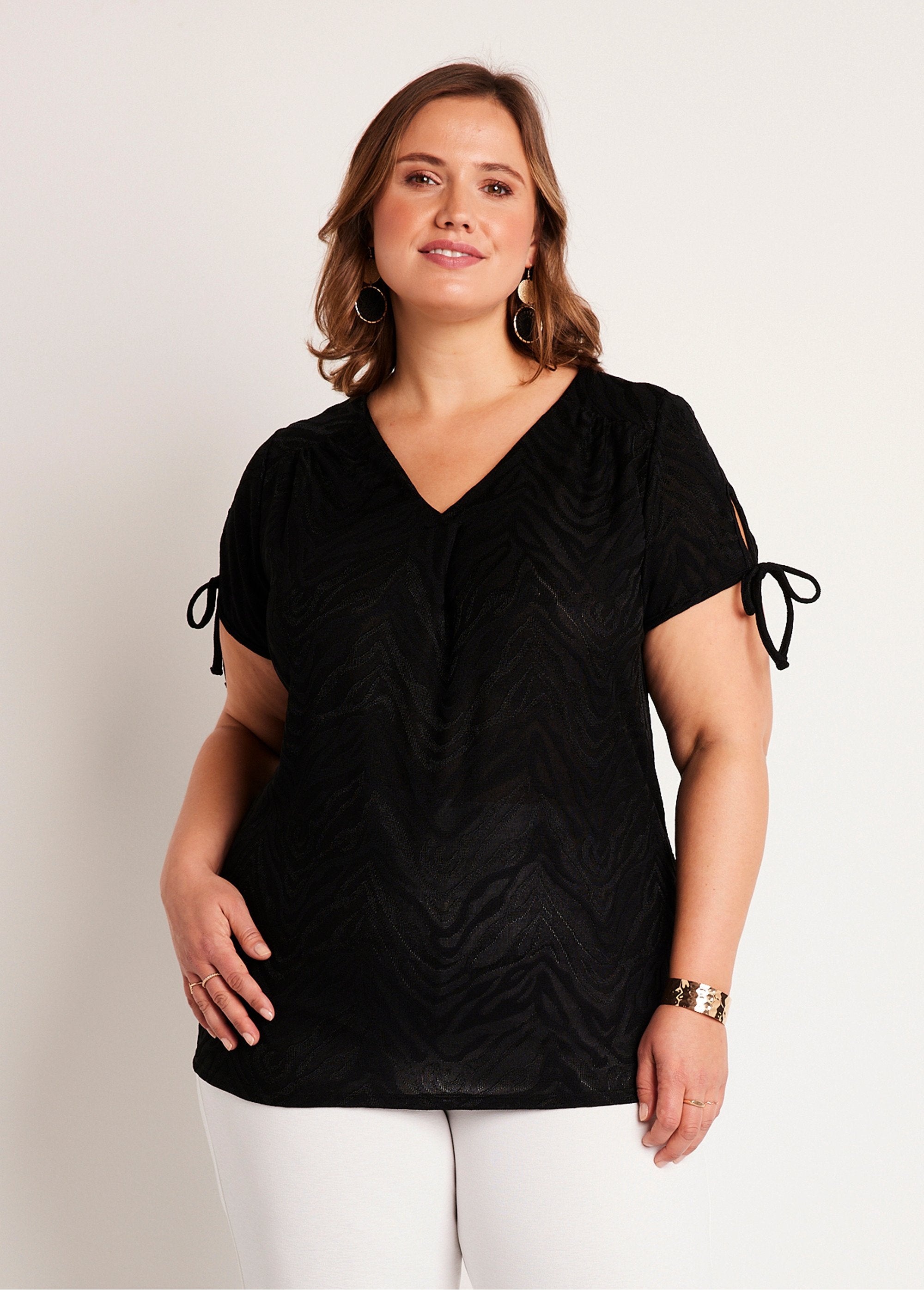 Camiseta_larga_holgada_cuello_pico_Negro_FA1_curvy