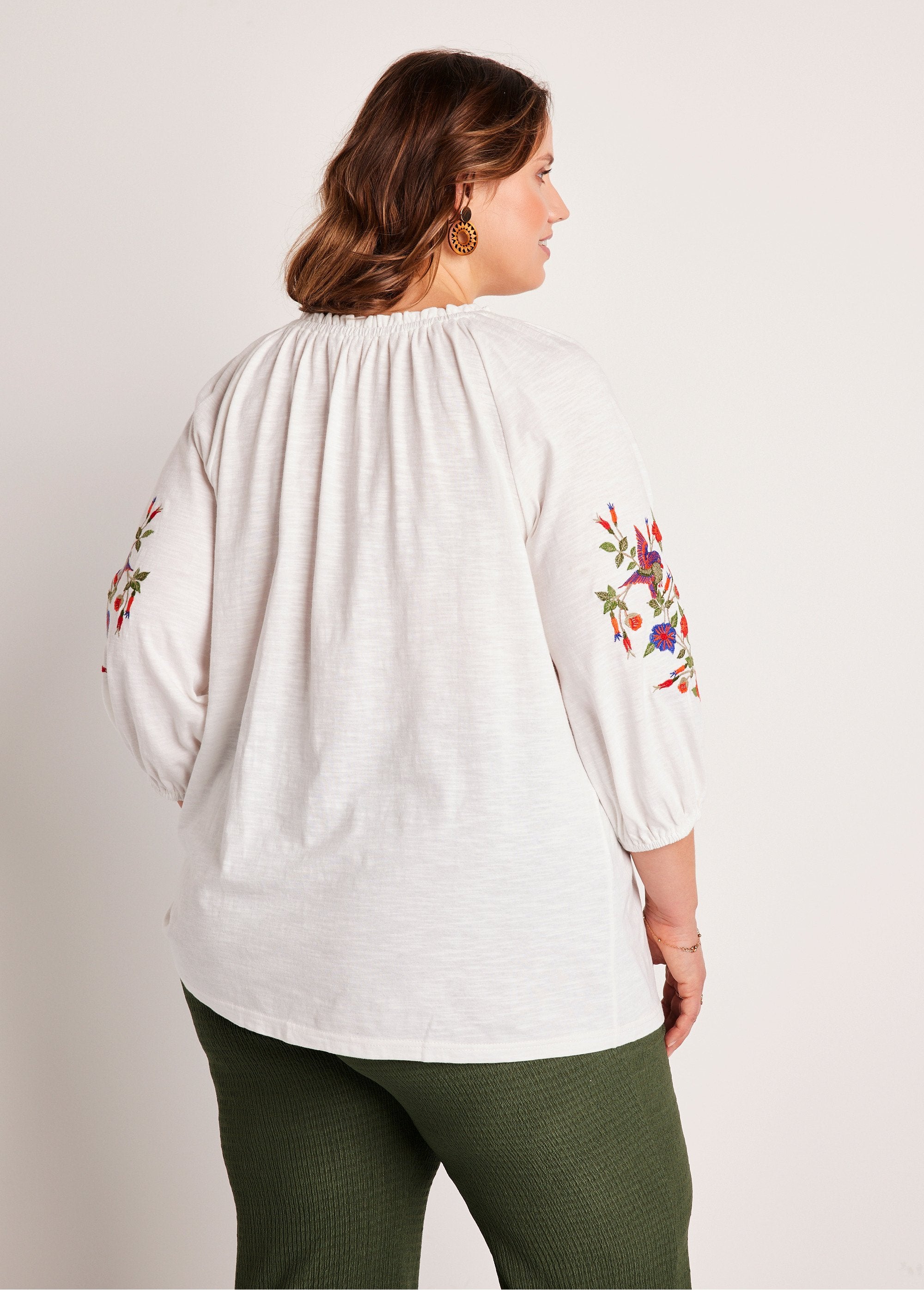 Camiseta_larga_bordada_manga_3/4_Blanco,_Blanca_DO1_curvy