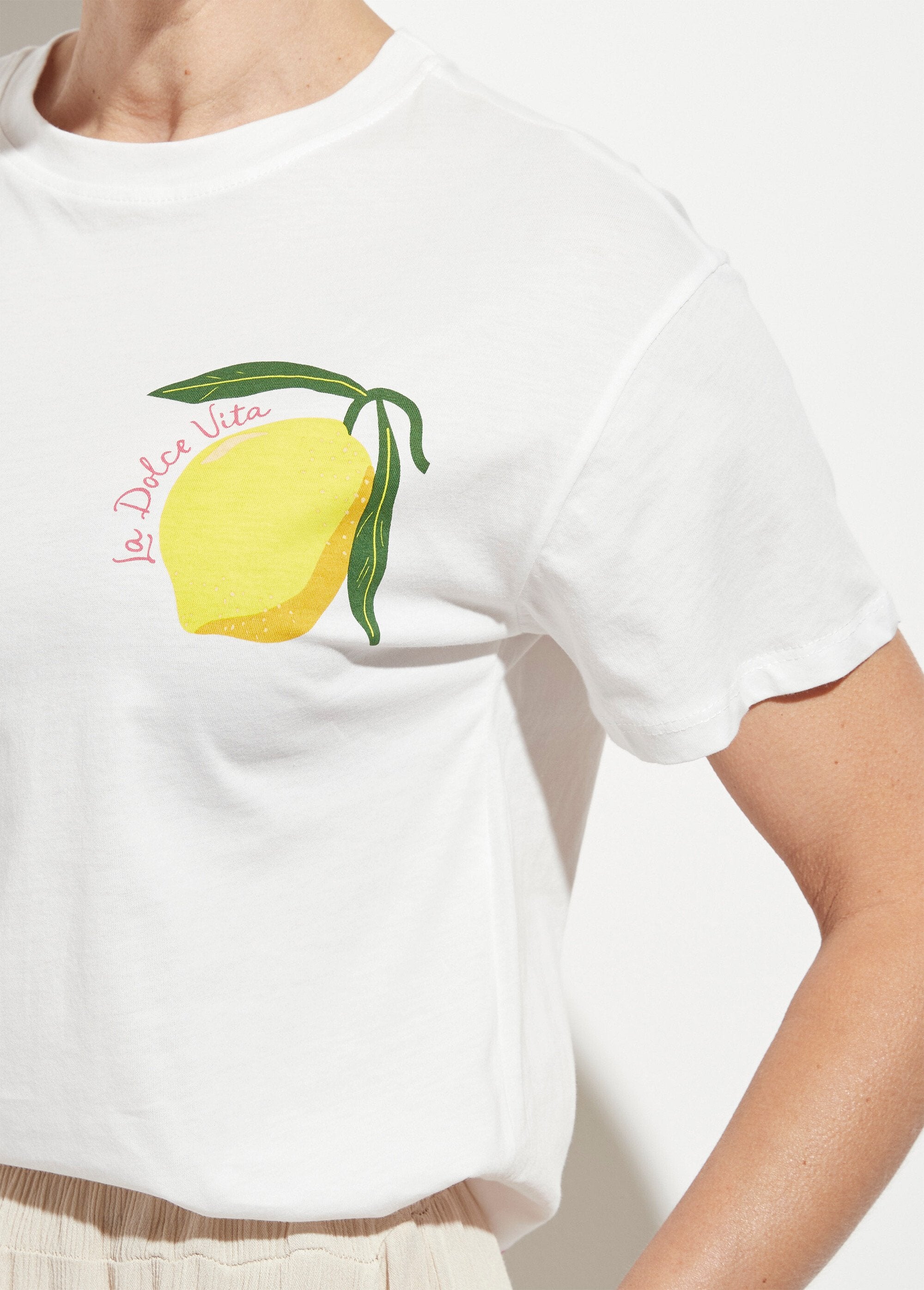 Camiseta_de_manga_corta_con_temática_Dolce_Vita_Blanco,_Blanca_DE1_slim