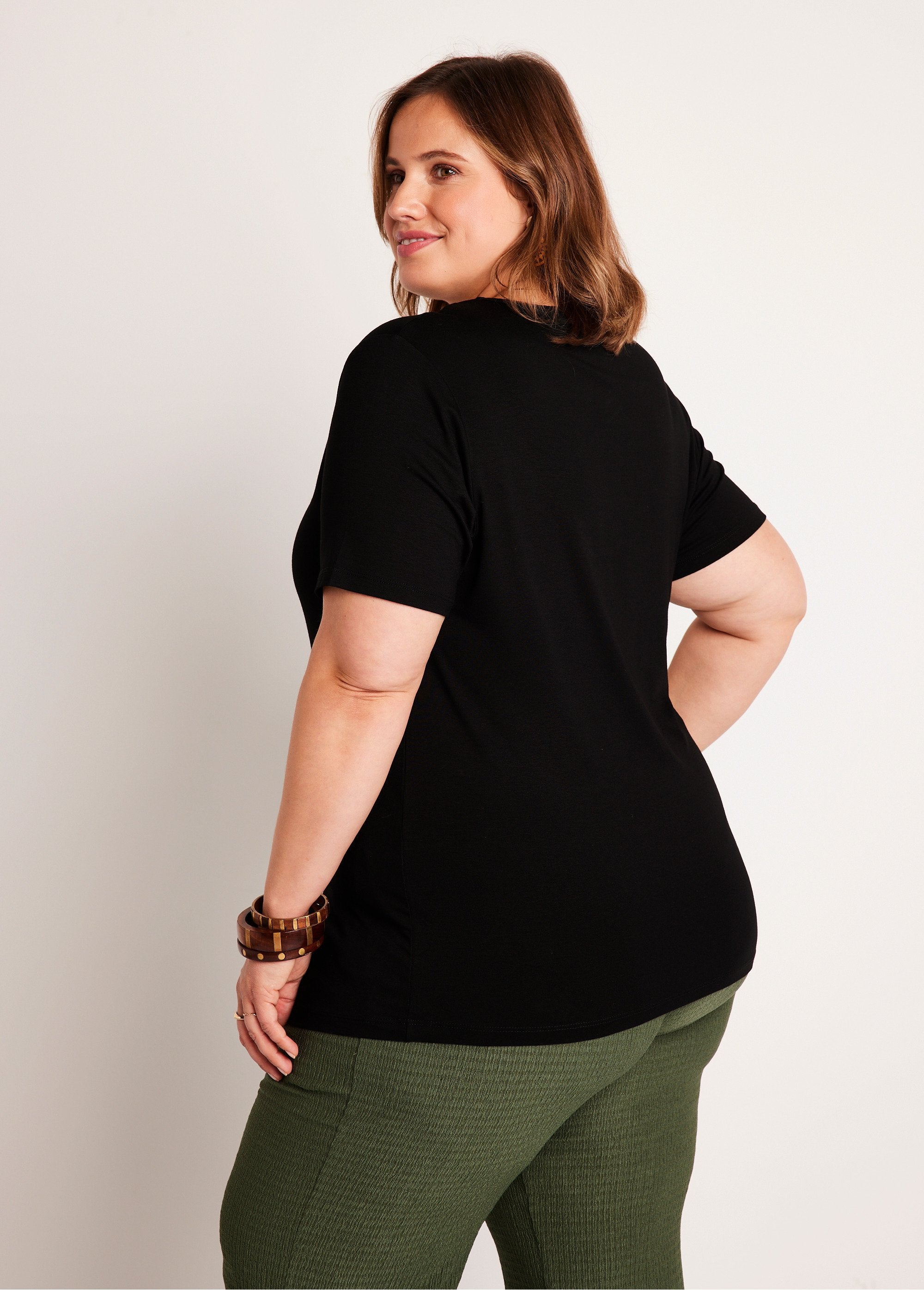 Camiseta_de_manga_corta_lisa_o_estampada_Negro_liso_DO1_curvy