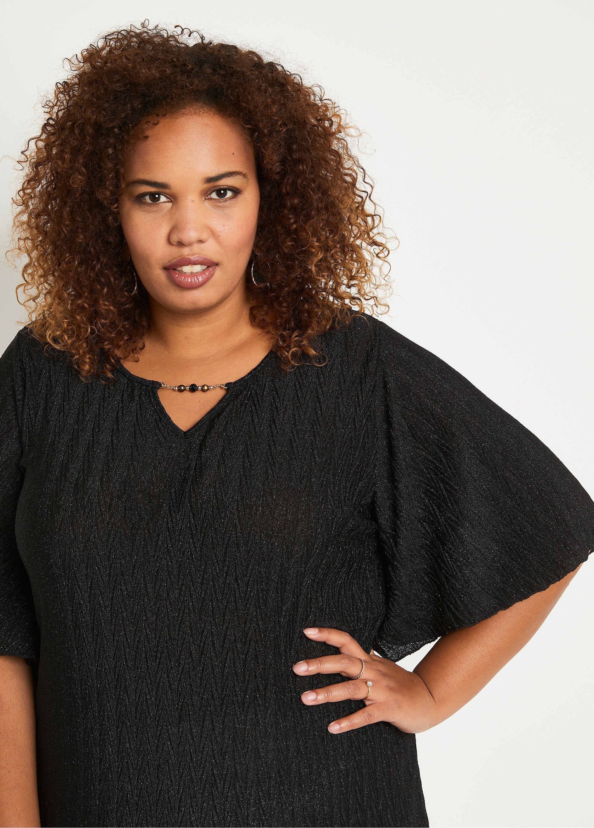 Camiseta_ancha_manga_corta_brillos_Negro_DE1_curvy