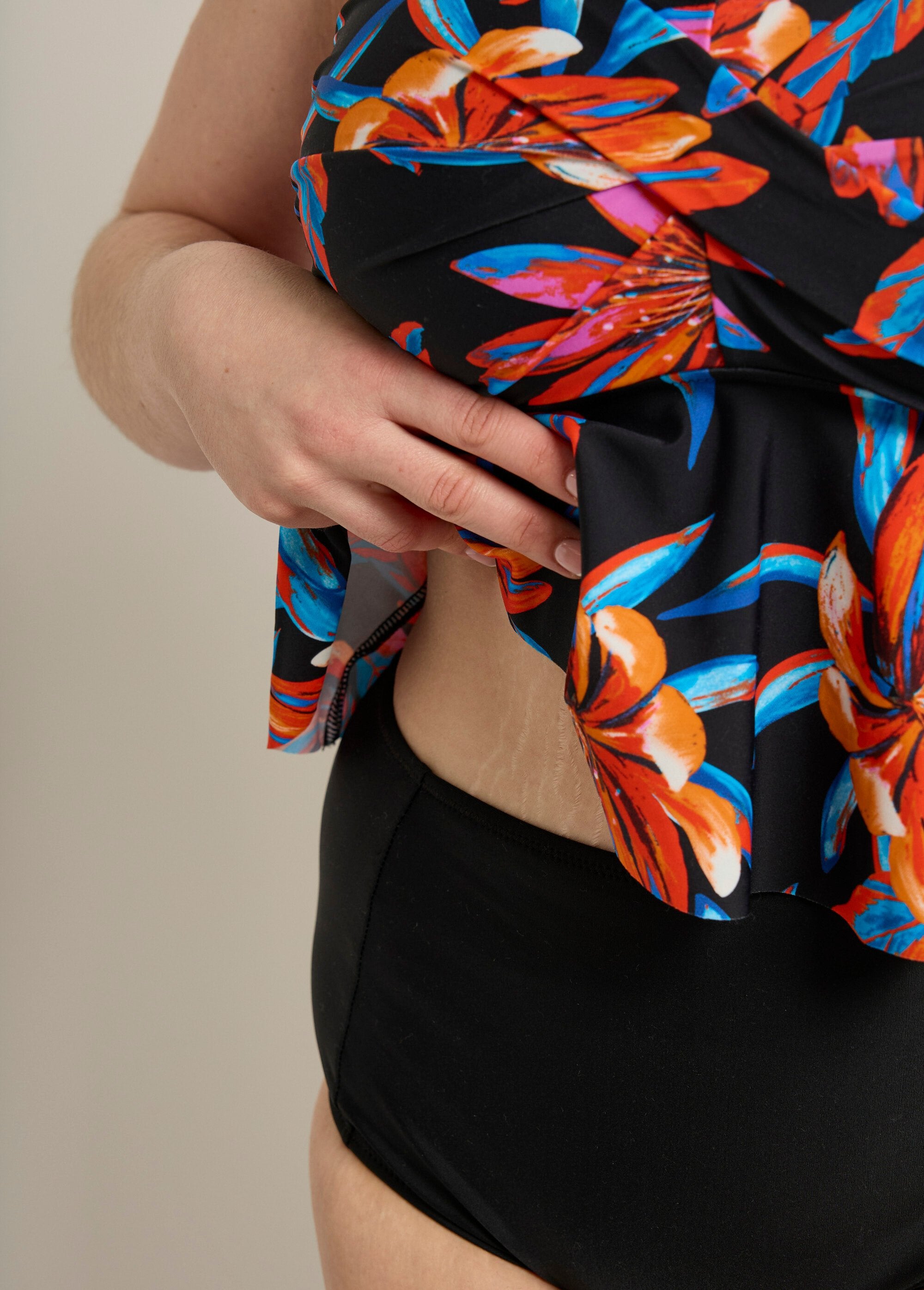 Tankini_de_2_piezas_con_efecto_drapeado,_exótico_Estampados_negros_DE2_curvy