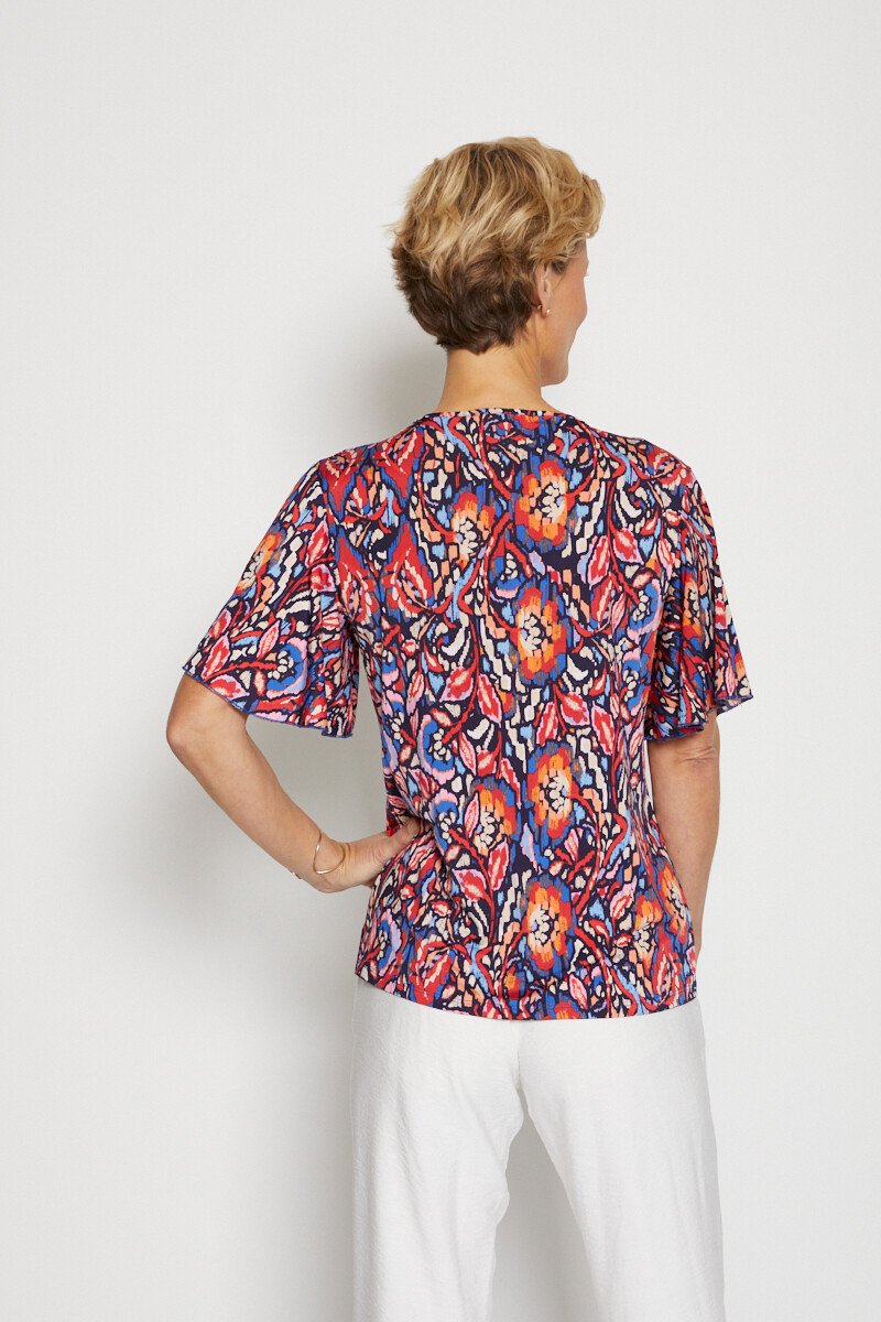 Camiseta_corta_holgada_con_acabado_macramé_Azul_y_rojo_DO1_slim