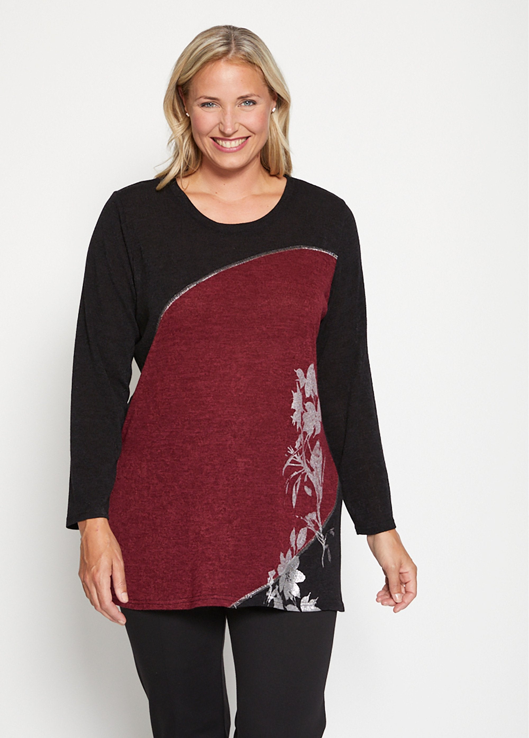 Camiseta_larga_elástica_floral_Negro_y_burdeos_FA1_curvy