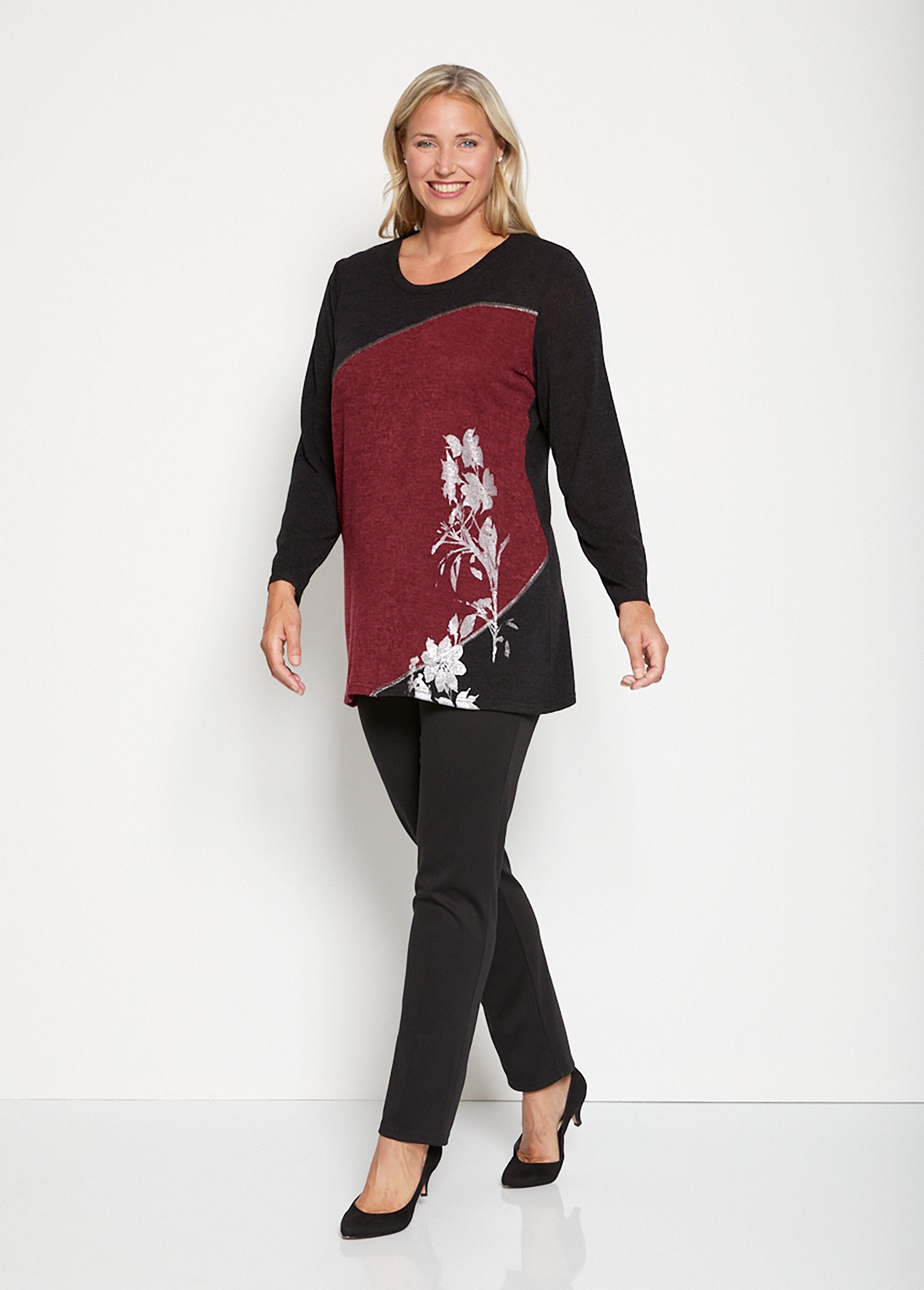 Camiseta_larga_elástica_floral_Negro_y_burdeos_SF1_curvy
