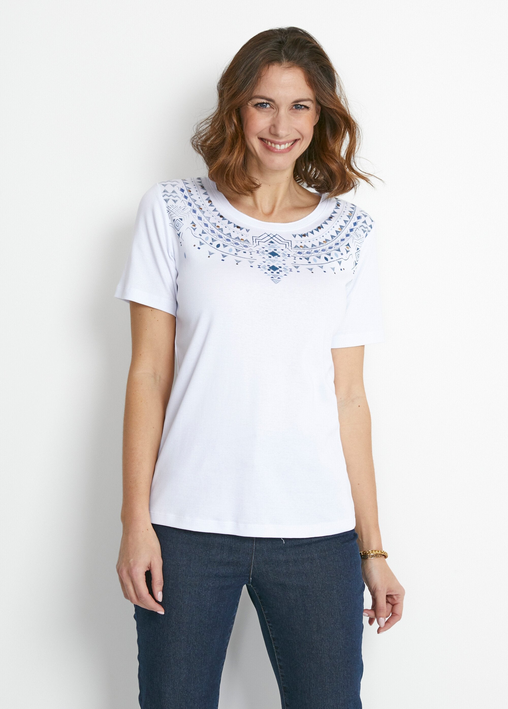 Camiseta_de_manga_corta_con_cuello_estampado_de_tachuelas_Blanco,_Blanca_FA1_slim