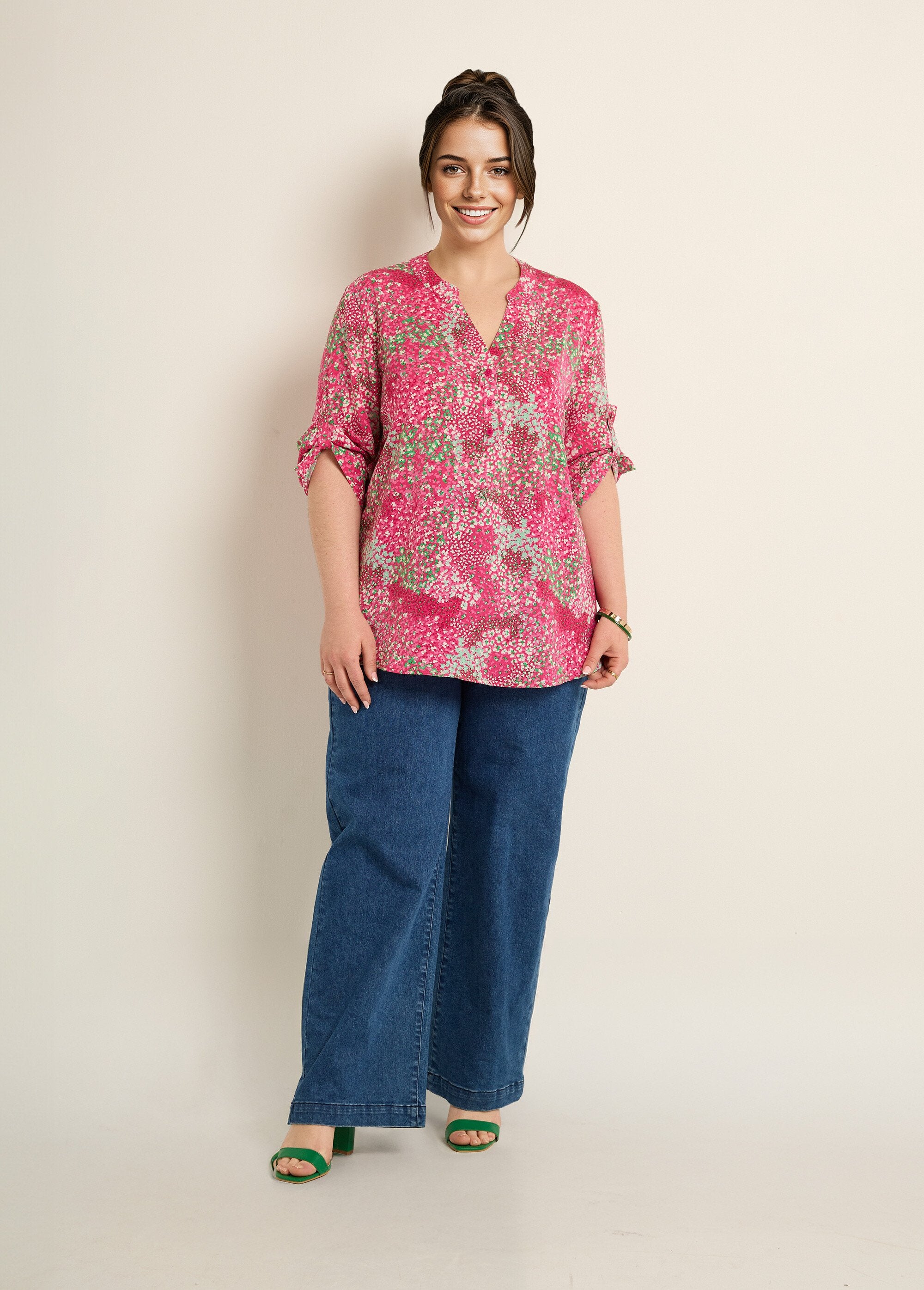 Túnica_floral_de_manga_larga_con_cuello_en_V_Estampados_de_rosas_SF1_curvy