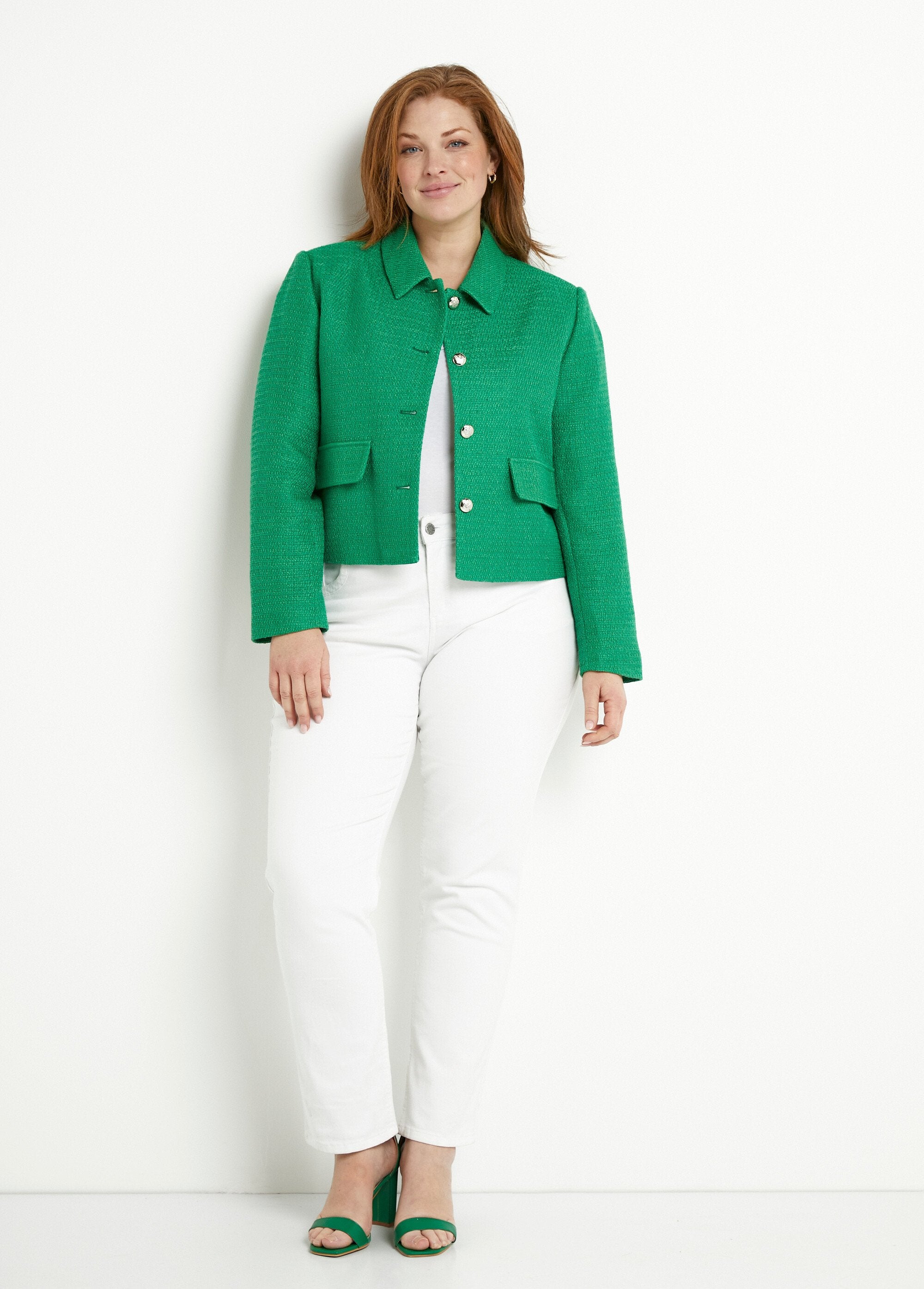 Chaqueta_corta_recta_con_botones_en_tejido_cesto_liso_Verde_SF1_curvy