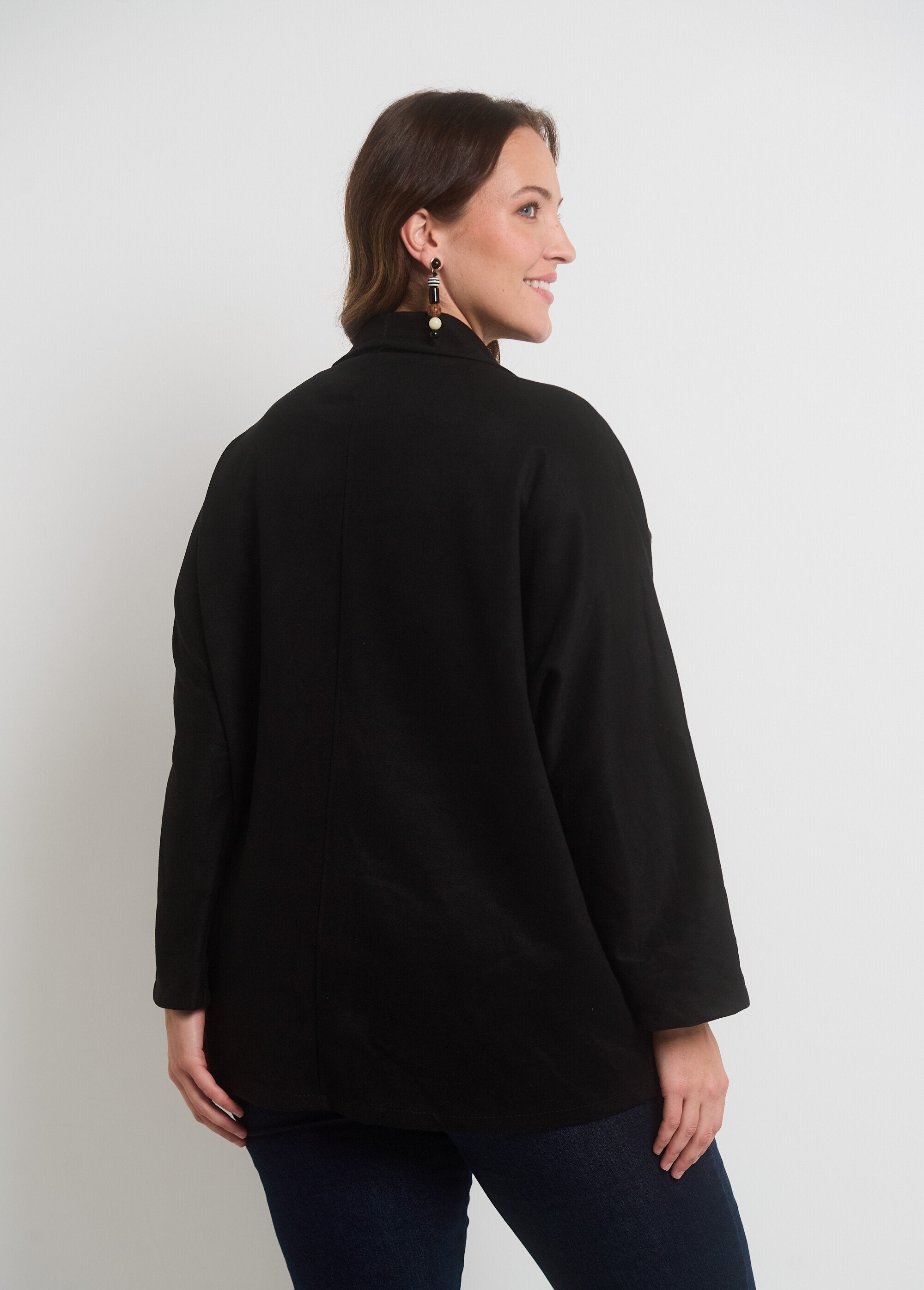 Chaqueta_larga_con_cuello_de_ante_Negro_DO1_curvy