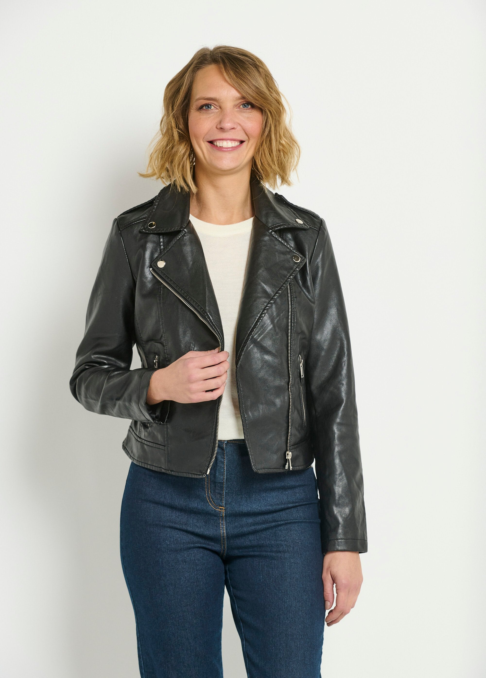 Moderna_chaqueta_con_cremallera_de_polipiel_Negro_FA1_slim